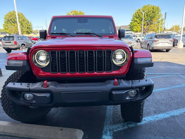 Used 2025 Jeep Wrangler Unlimited Rubicon AWD/4WD image 2