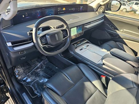 Used 2025 Lincoln Navigator L Reserve image 2