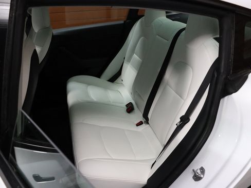 Used 2022 Tesla Model 3 image 38