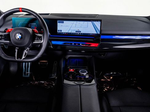 Used 2025 BMW M5 w/ Executive Package image 21