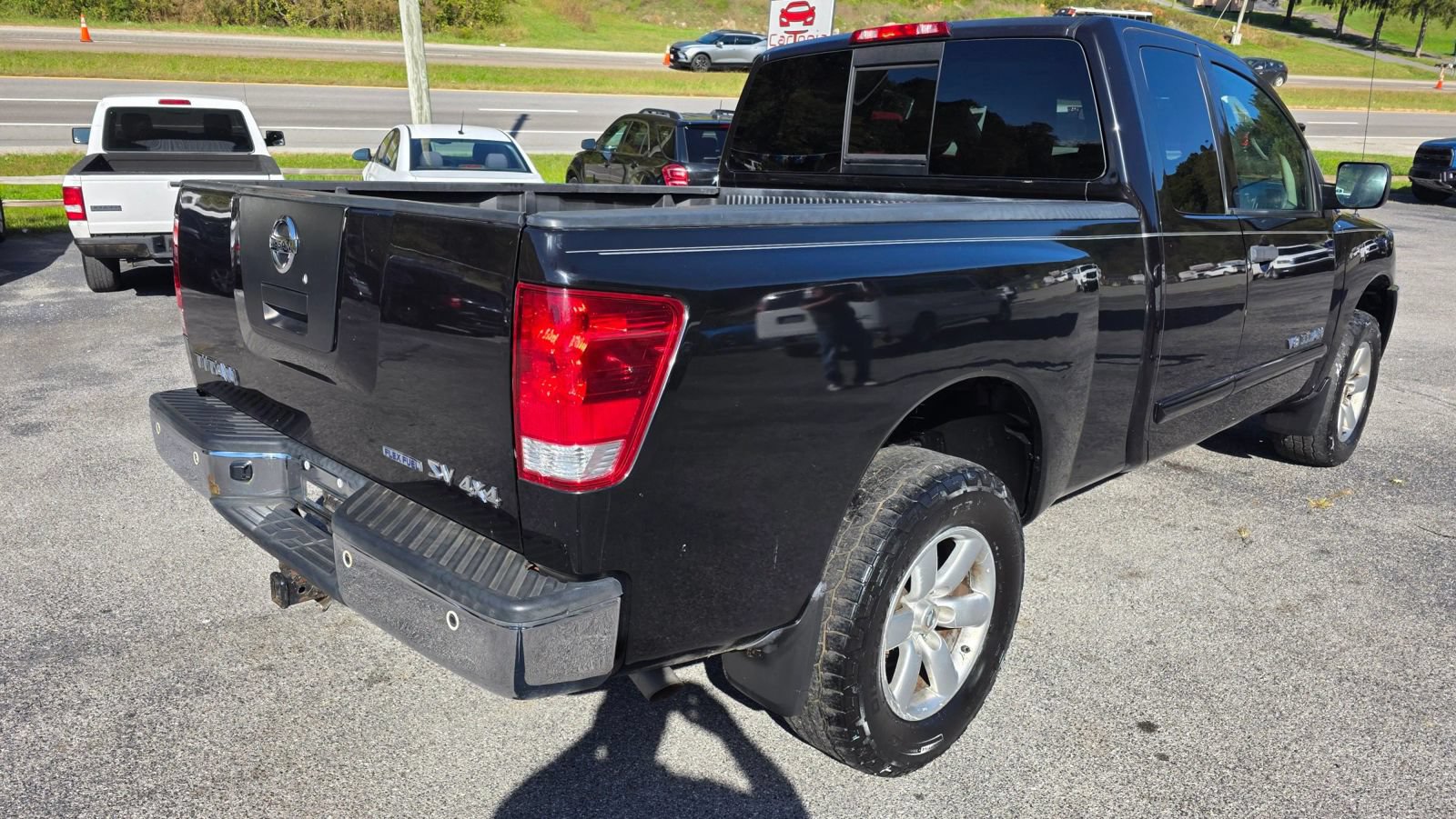 Used 2012 Nissan Titan SV w/ SV Value Truck Pkg AWD/4WD image 5