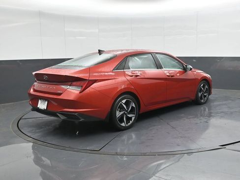 Used 2022 Hyundai Elantra Limited image 2