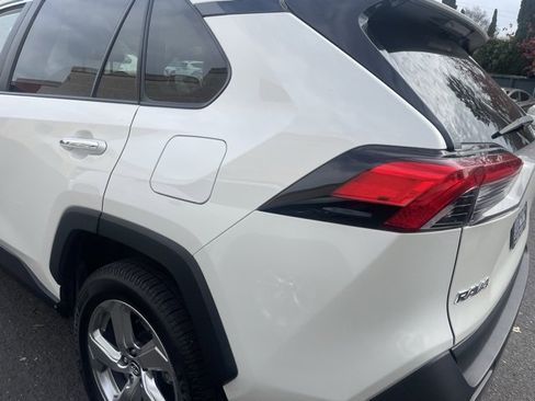 Used 2020 Toyota RAV4 Limited image 14