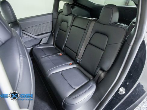 Used 2022 Tesla Model Y Long Range AWD/4WD image 30