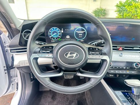 Used 2025 Hyundai Elantra Limited image 29