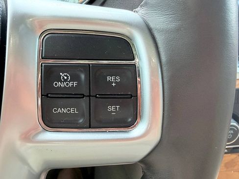 Used 2012 Chrysler 300 Limited w/ Luxury Group RWD image 22