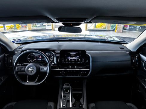 Used 2025 Nissan Pathfinder SV image 36