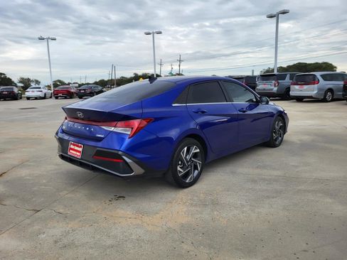 Used 2024 Hyundai Elantra Limited image 5