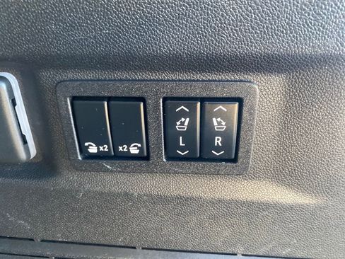 Used 2022 Chevrolet Tahoe Z71 w/ Luxury Package image 10