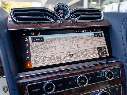 Used 2026 Bentley Bentayga Extended Wheelbase AWD/4WD image 15