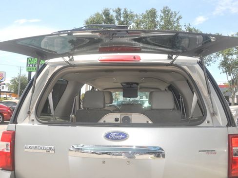 Used 2008 Ford Expedition XLT image 17