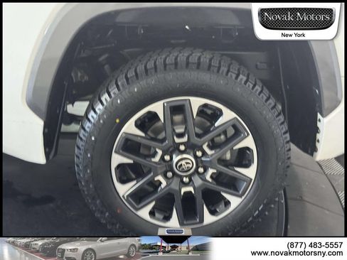 Used 2023 Toyota Tundra Limited AWD/4WD image 6