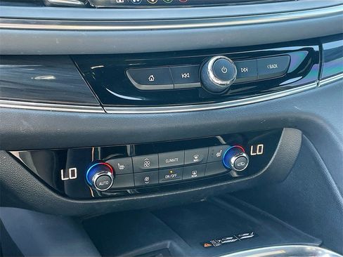 Used 2023 Buick Enclave Essence image 13