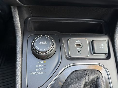 Used 2019 Jeep Cherokee Limited image 15