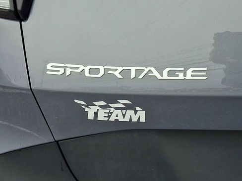 Used 2025 Kia Sportage EX image 37