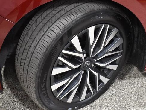 Used 2024 Nissan Altima 2.5 SV image 11