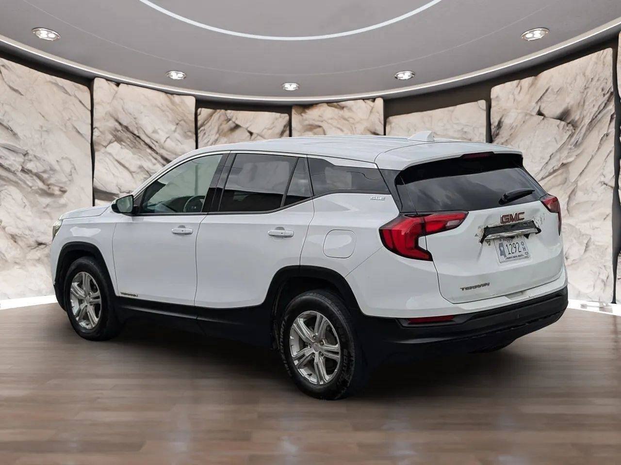 Used 2020 GMC Terrain SLE w/ LPO, Floor Liner Package FWD image 8