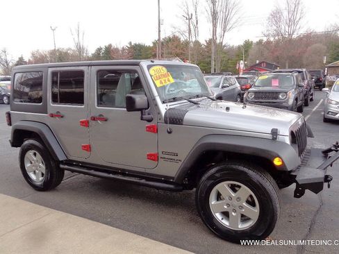 Used 2015 Jeep Wrangler Unlimited Sport w/ Quick Order Package 24S AWD/4WD image 2