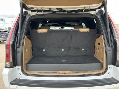Used 2020 Cadillac Escalade Platinum AWD/4WD image 6