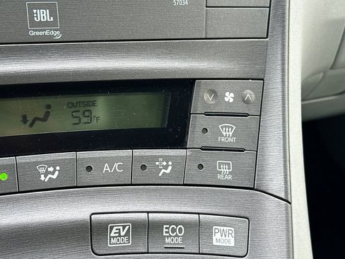 Used 2012 Toyota Prius Five image 30