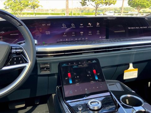 Used 2025 Cadillac Escalade IQ Luxury 2 image 8
