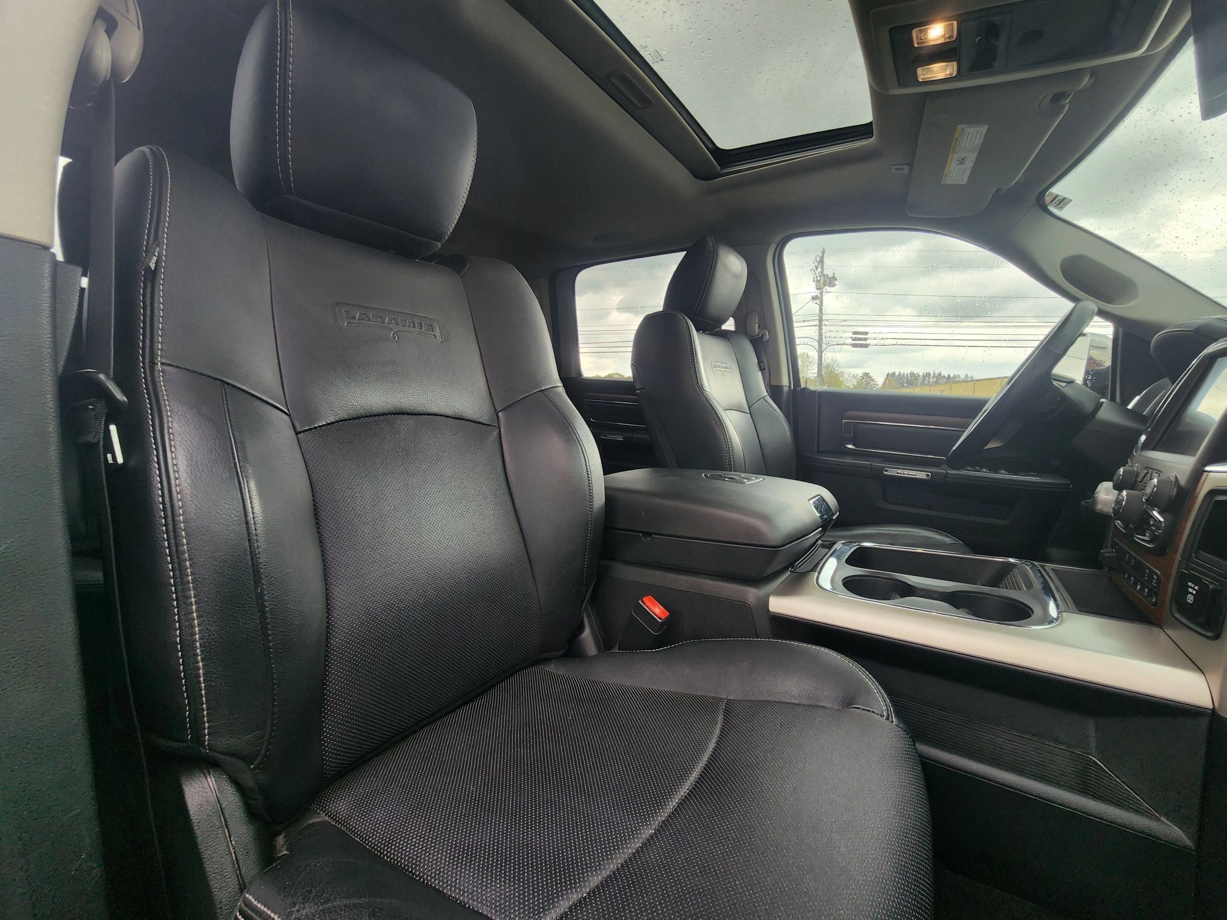 Used 2017 RAM 1500 Laramie w/ Convenience Group AWD/4WD image 24