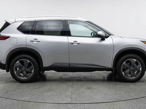 Used 2025 Nissan Rogue SV AWD/4WD image 11
