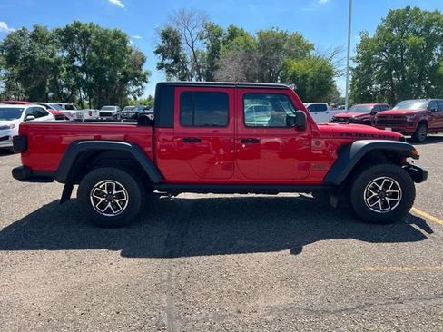 Used 2024 Jeep Gladiator Rubicon w/ Convenience Group AWD/4WD image 9