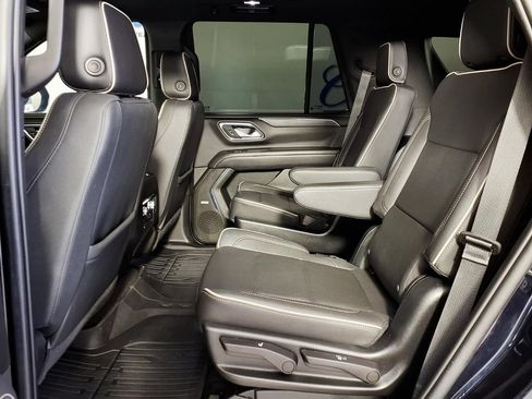 Used 2023 GMC Yukon SLT w/ SLT Luxury Package RWD image 8