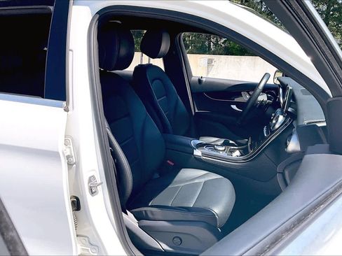 Used 2019 Mercedes-Benz GLC 300 4MATIC image 9