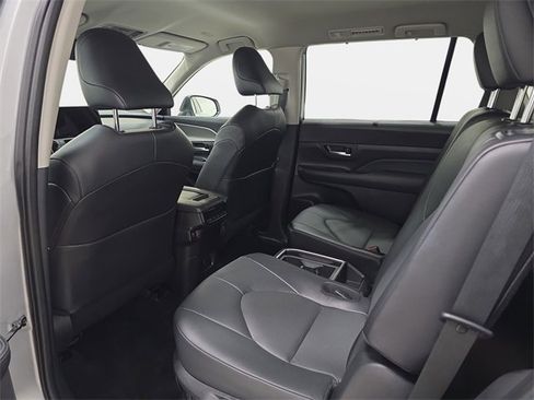 Used 2025 Toyota Grand Highlander AWD image 10