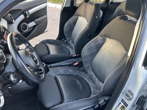 Used 2015 MINI Cooper 4-Door Hardtop image 6