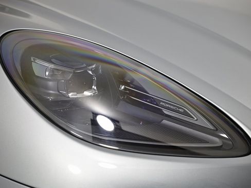 Certified 2025 Porsche Macan image 18