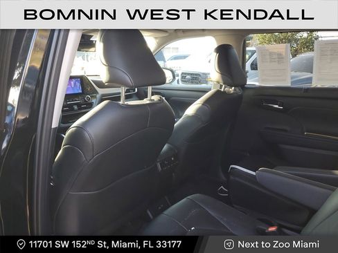 Used 2024 Toyota Highlander LE image 18