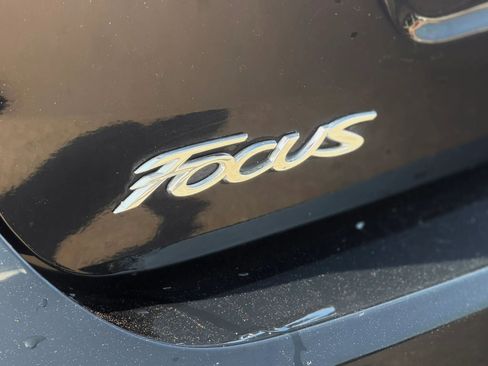 Used 2017 Ford Focus Titanium w/ Titanium Technology Package FWD image 11