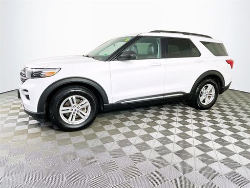 Used 2021 Ford Explorer XLT w/ Equipment Group 202A RWD image 4