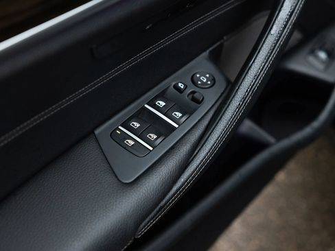Used 2020 BMW 540i w/ Convenience Package RWD image 9