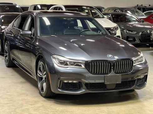 Used 2018 BMW 750i RWD image 3