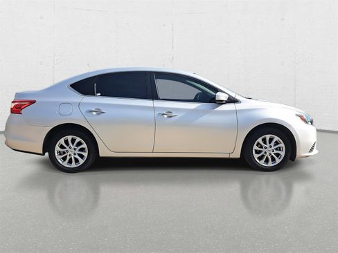 Used 2019 Nissan Sentra SV image 4