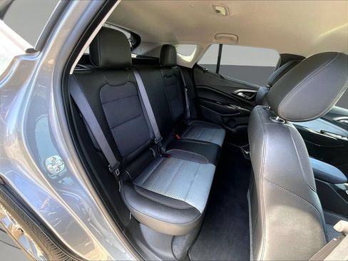 Used 2025 Chevrolet Trax LT w/ LT Convenience Package FWD image 27