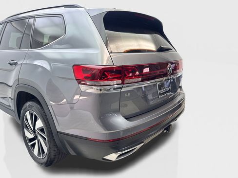 Used 2024 Volkswagen Atlas SE w/ Panoramic Sunroof Package AWD/4WD image 19