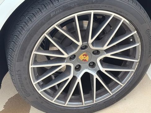 Used 2020 Porsche Cayenne AWD/4WD image 11