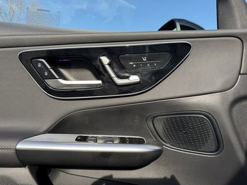 Used 2025 Mercedes-Benz GLC 300 4MATIC image 20