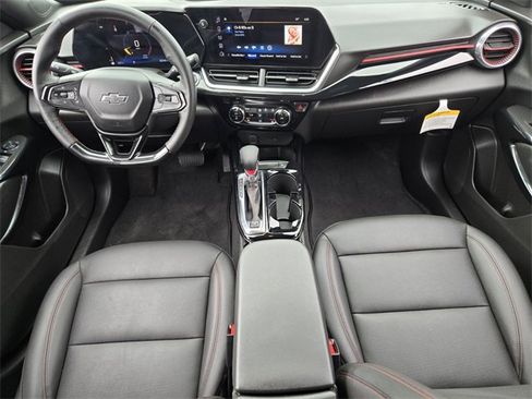 Used 2025 Chevrolet Trax RS image 13
