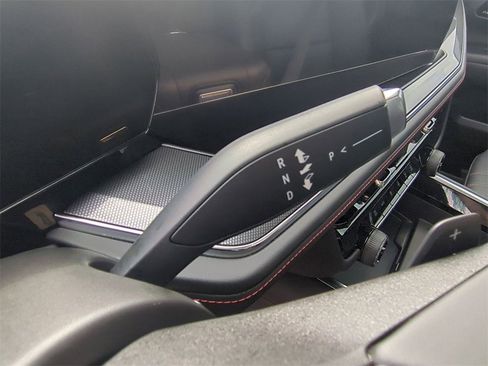 Used 2026 Chevrolet Suburban RST image 16