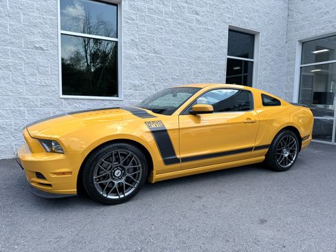 Used 2013 Ford Mustang Boss 302 w/ Boss 302 Accessory Pkg RWD image 4