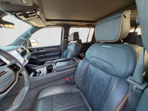 Used 2023 Jeep Grand Wagoneer Series III w/ Rear Seat Video Group 1 AWD/4WD image 8