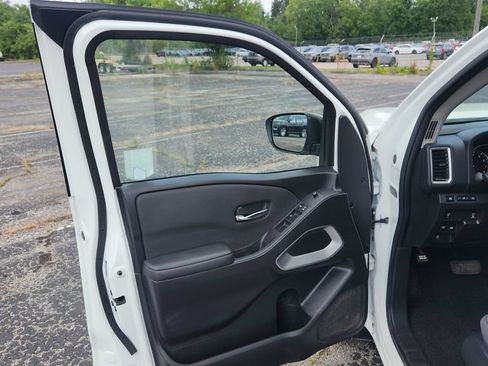 Used 2024 Nissan Frontier SV w/ SV Convenience Package AWD/4WD image 16