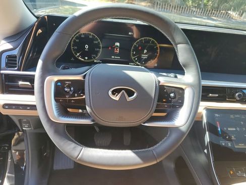 Used 2025 INFINITI QX80 Sensory image 16