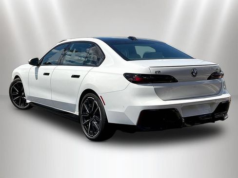 Used 2023 BMW i7 xDrive60 AWD/4WD image 4